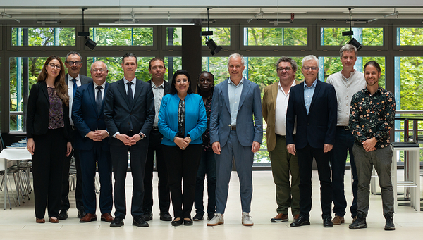 Von links nach rechts: Noura El-Haj (IAEA), Marc Cadisch (Labor Spiez), Ralf Straub (BFE), Matteo Fachinotti (Eidg. Departement für auswärtige Angelegenheiten), Joel Podgorski, Najat Mokhtar (IAEA), Esther Okyere, Martin Ackermann, Marc-André Bünzli (DEZA), Michael Berg, Matthias Brennwald, Oliver Schilling. (Foto: Eawag, Aurel Hess) 
