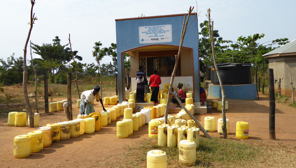 Un kiosque à eau en Ouganda. (Maryna Peter, FHNW)