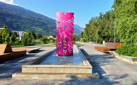 The “Cours Roger Bonvin” park – on the roof of a motorway tunnel in Sion – was landscaped with pools and 700 maple trees to provide shade and cooler temperatures in the city. (Photo: Tiia Monto, cc 3.0)