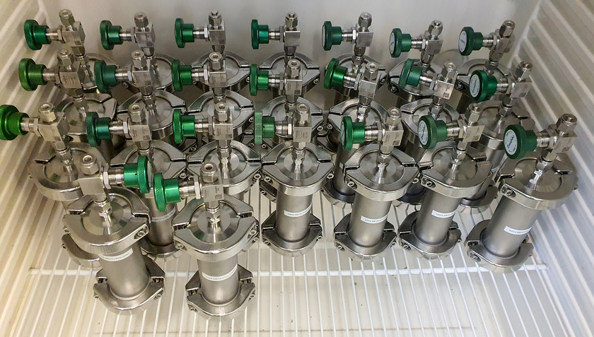 Sections from the sediment core ready for analysis of the pore space water using the portable mass spectrometer GE-MIMS (the “Mini-Ruedi”) developed by Eawag (Photo: Yama Tomonaga, Eawag, University of Basel).