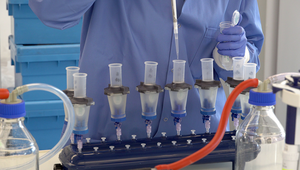 Preparation of wastewater samples for virus monitoring at Eawag (Eawag, Andri Bryner) 