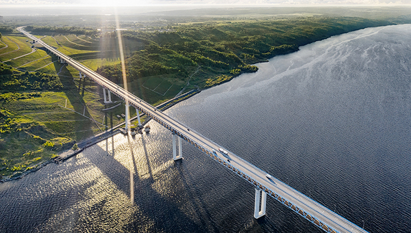 Die Präsidentenbrücke über die Wolga im russischen Uljanowsk. (Foto: iStock.com/Eshma)