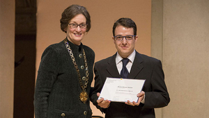 Michael Besmer reçoit le prix Otto Jaag pour la protection des eaux de l’ETH principale Prof. Dr. Sarah Springman. (Photo : ETH Zurich)