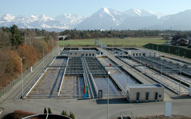 Large quantities of phosphorus are lost with refuse and wastewater. Even when it is removed to protect water bodies, at WTPs such as this one by Lake Thun, recycling does not yet ensure that regional resource cycles are completed.