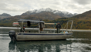 Sampling on Lake Sils. (Photo: Eawag, Michael Goguilly)